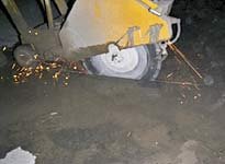 Как убрать трещину на бетонной площадке