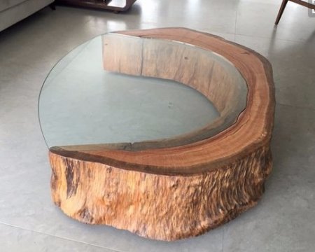 Столик из среза большого дерева 